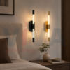 Applique murale LED tube installée dans une chambre moderne