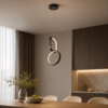 Suspension LED double anneau noire installée dans une salle à manger moderne