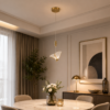 Suspension papillon dorée installée dans une salle à manger élégante