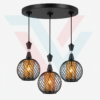 Suspension triple noire grillagée avec trois boules en métal et verre ambré