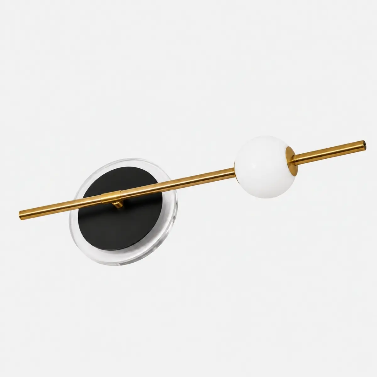 Applique murale LED dorée avec globe opalin vue produit