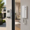 Interphone audio installé à l’entrée d’une maison