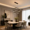 Suspension LED noire carrée installée au-dessus d’une table à manger moderne