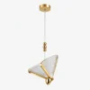 Suspension papillon dorée effet cristal avec design décoratif chic
