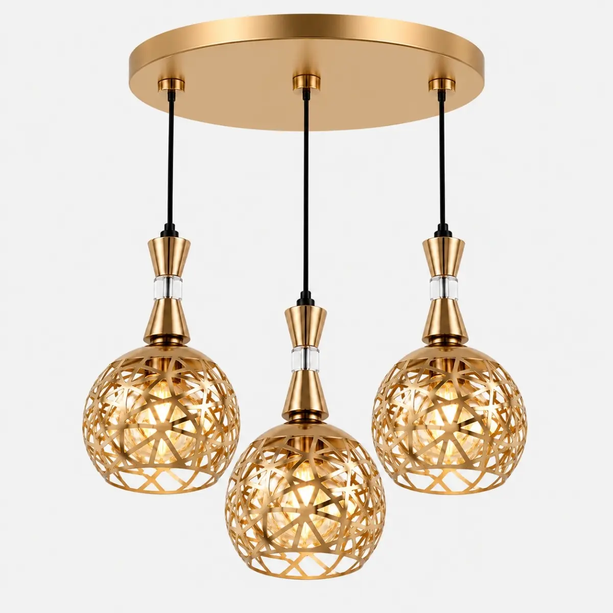 Suspension triple dorée avec trois boules décoratives lumineuses