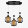 Suspension triple noire grillagée avec trois boules en métal et verre ambré